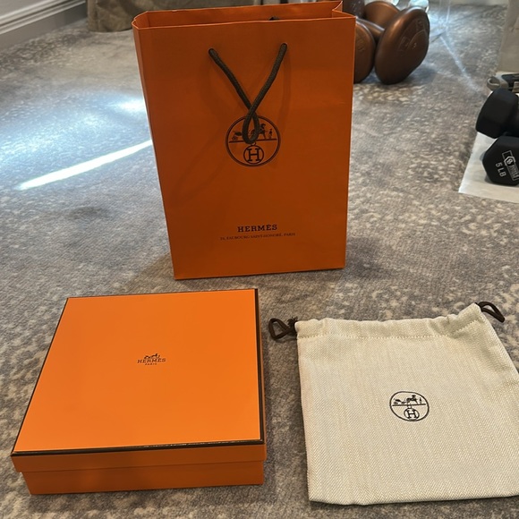 HERMÈS BOX, DUST BAG, AND SHOPPING BAG - Picture 5 of 9